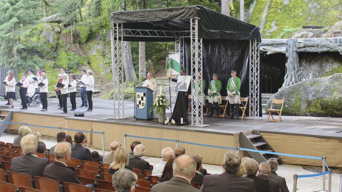 Gedenkfeier auf der Luisenburg: Großer Abschied von  Monsignore Schäffler