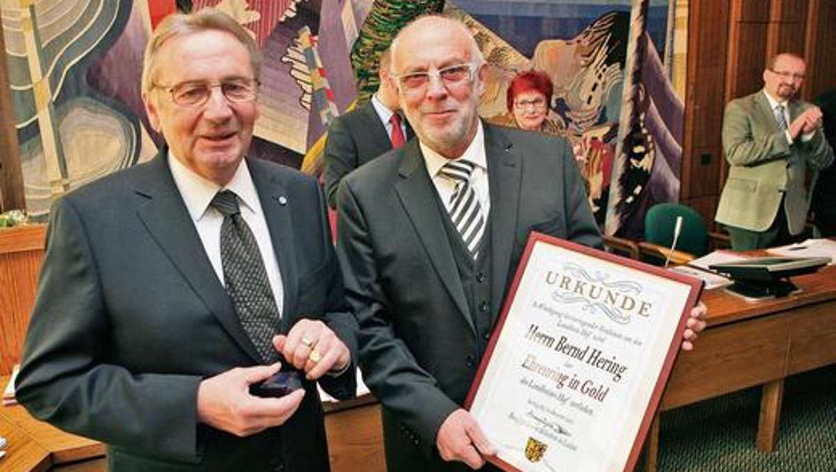 Hof: Bernd Hering trägt den Ehrenring