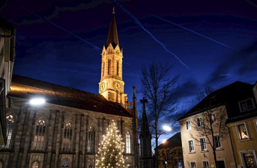 So schön leuchten wie auf  diesem Foto darf die Stadtkirche in der Adventszeit nicht, vielleicht aber an Foto: Patrick Findeiß