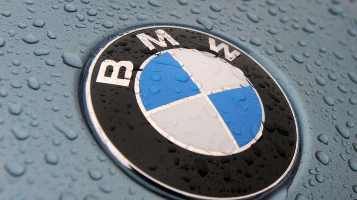 Münchberg: Helmbrechts: BMW zerkratzt und Reifen zerstochen