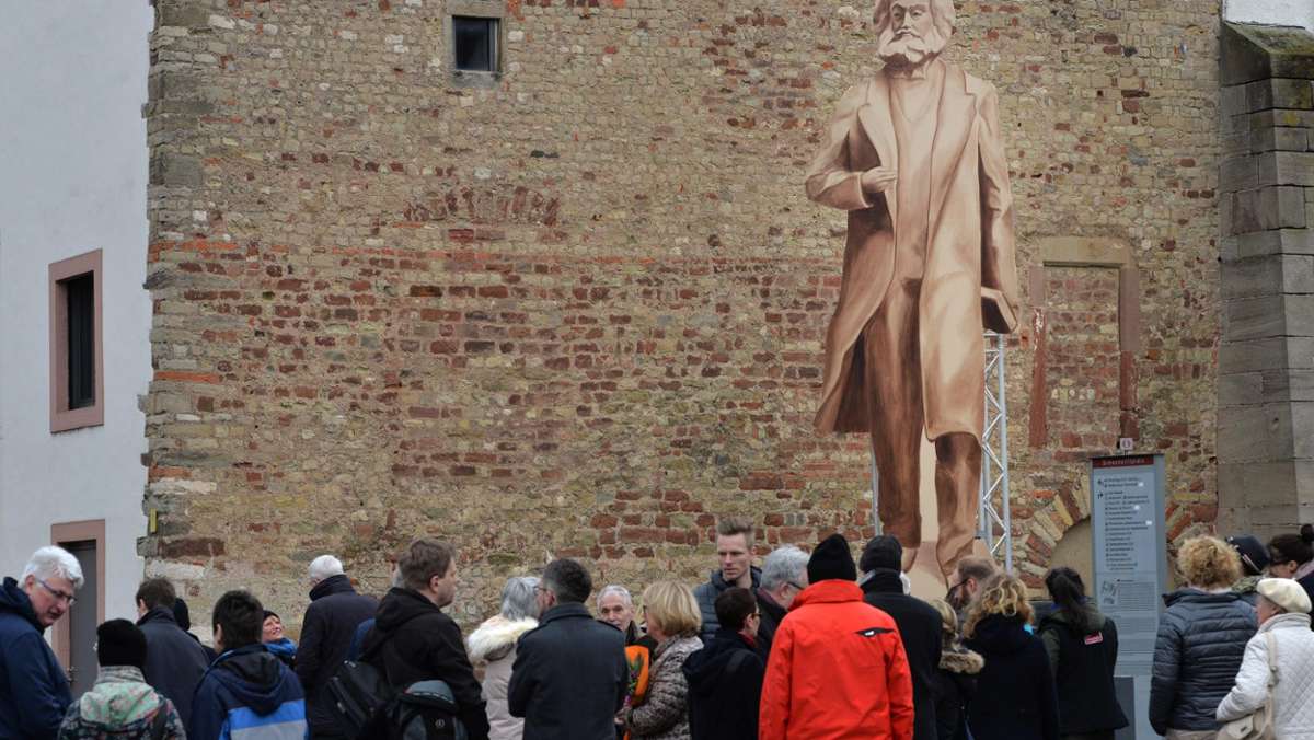 Kunst und Kultur: Stadt Trier stellt Dummy von geplantem Riesen-Marx auf