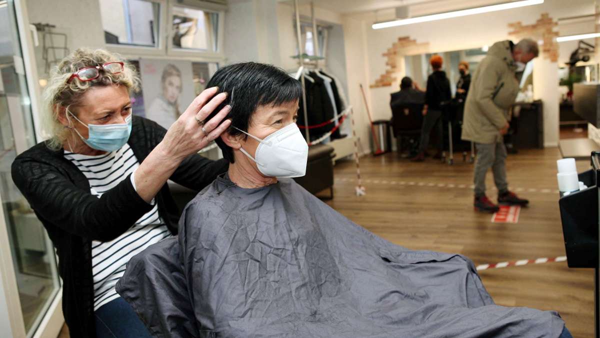 Neue Regelung: „Nasenbohren“ vor dem Friseurbesuch
