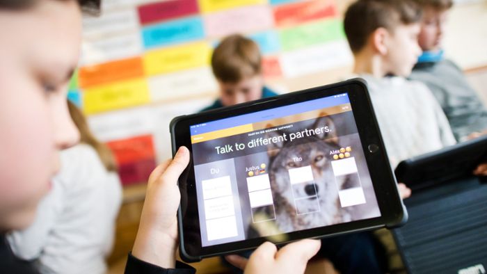 Landkreis Hof rüstet Schulen digital auf