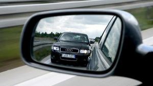 Unbekannter verfolgt Audi-Fahrer quer durch Hof