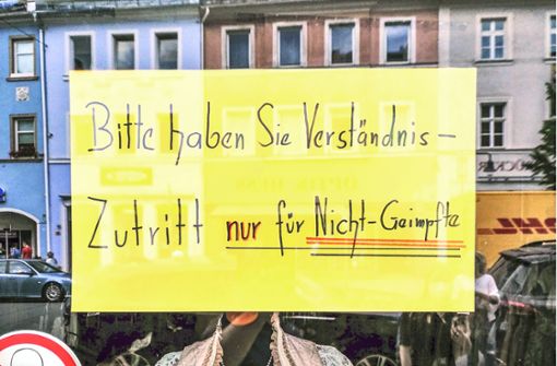 Der Trachtenladen „Wolperdingar“  in der Hofer Ludwigstraße verbietet Geimpften den Zutritt, aus Protest gegen die Corona-Impfkampagne der Bundesregierung. Foto: /privat