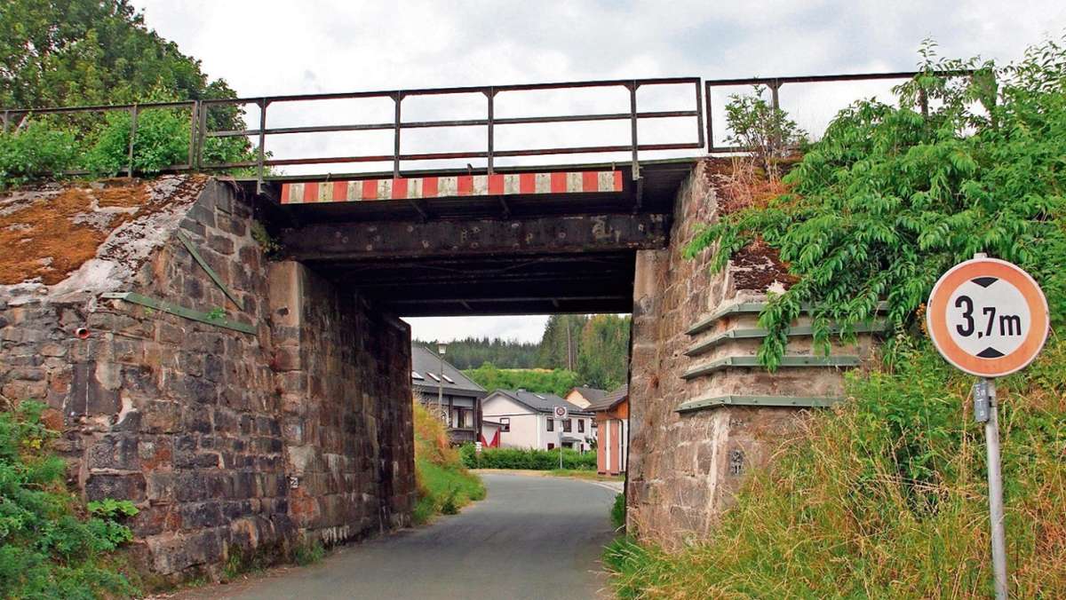 Bad Steben: Bad Steben: Marode Brücke verhindert Zugverkehr
