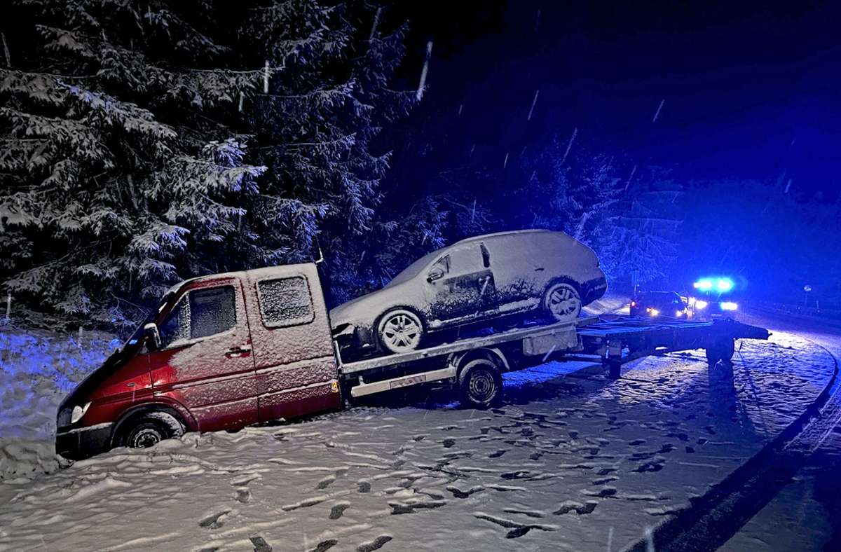 Am Samstag auf der  B303:  zwischen Fichtelberg und Silberhaus herrschten Schneeglätte, es kam zu Unfällen. Foto: /NEWS5 / Grundmann