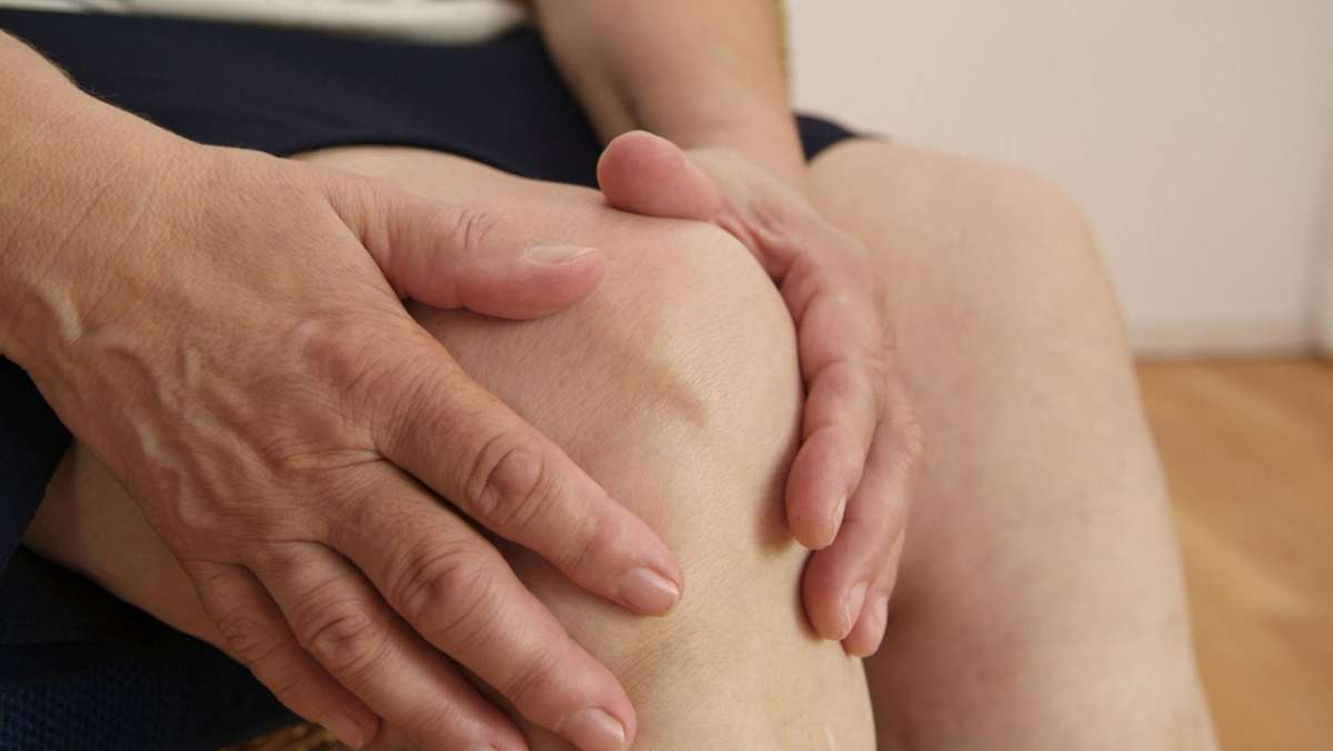 Neuer Ratgeber – erstmals auf Deutsch: Einfache Übungen gegen schmerzende Knie