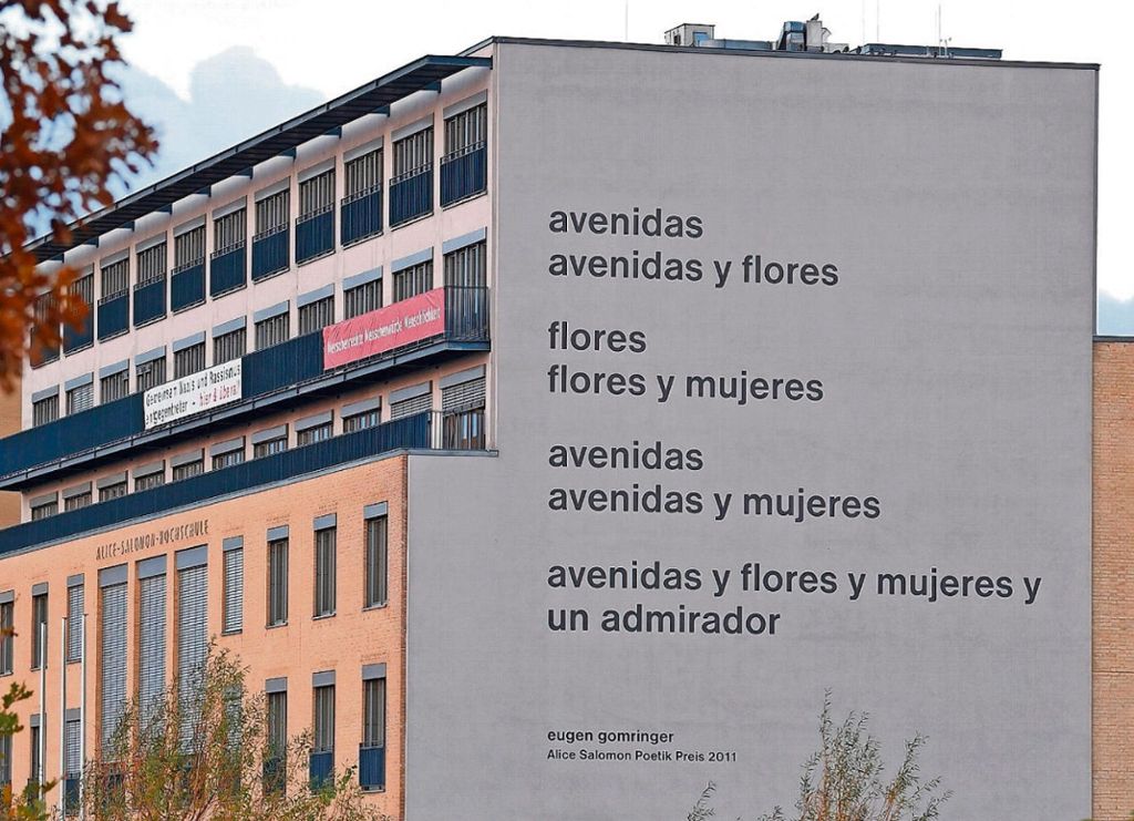 Die Fassade der Alice-Salomon-Hochschule in Berlin. Gomringers Gedicht "avenidas" wird nun übermalt. Fotos: Britta Pedersen/dpa-Zentralbild/dpa/ + asz Foto: Britta Pedersen/dpa