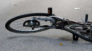 Ohne Helm: 13-jähriger Radler stürzt - schwer verletzt