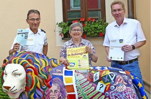 Der Dienststellenleiter der Nailaer Polizei, Klaus Bernhardt, CVJM-Vorsitzende Kathrin Gaube und Bürgermeister Bert Horn (von links) Foto:  