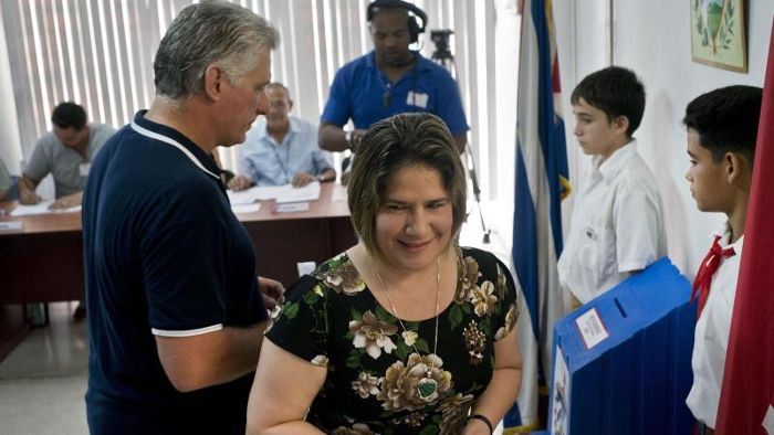 Kuba stimmt mit großer Mehrheit neuer Verfassung zu