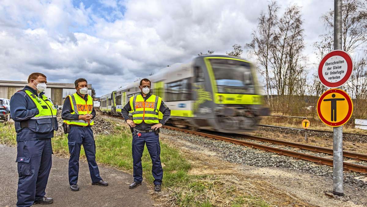 Die Bundespolizei warnt: Wilde Bahnübergänge als tödliche Gefahr