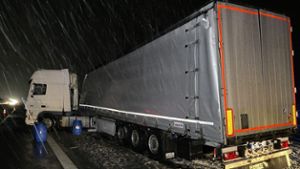 A9 bei Münchberg: Lastwagen kollidiert mit Streufahrzeug