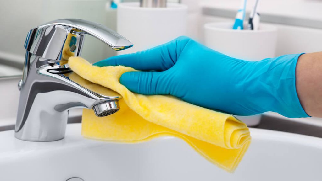 5 Wege, um das Waschbecken ohne Putzmittel zu reinigen