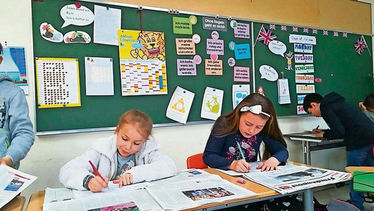 Schwarzenbach an der Saale: Grundschüler sehen die Zeitung Achterbahn fahren