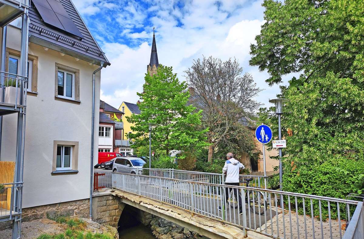 Wohl einen Neubau wird es für die Fußgängerbrücke über den Selbbach, die „Tauer-Bridge“  geben müssen. Foto: /Florian Miedl