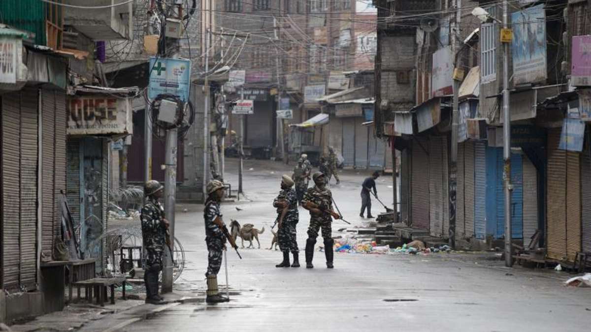 Streit um Autonomiestatus: Kaschmirkrise: Ausgangssperre in indischer Region gelockert