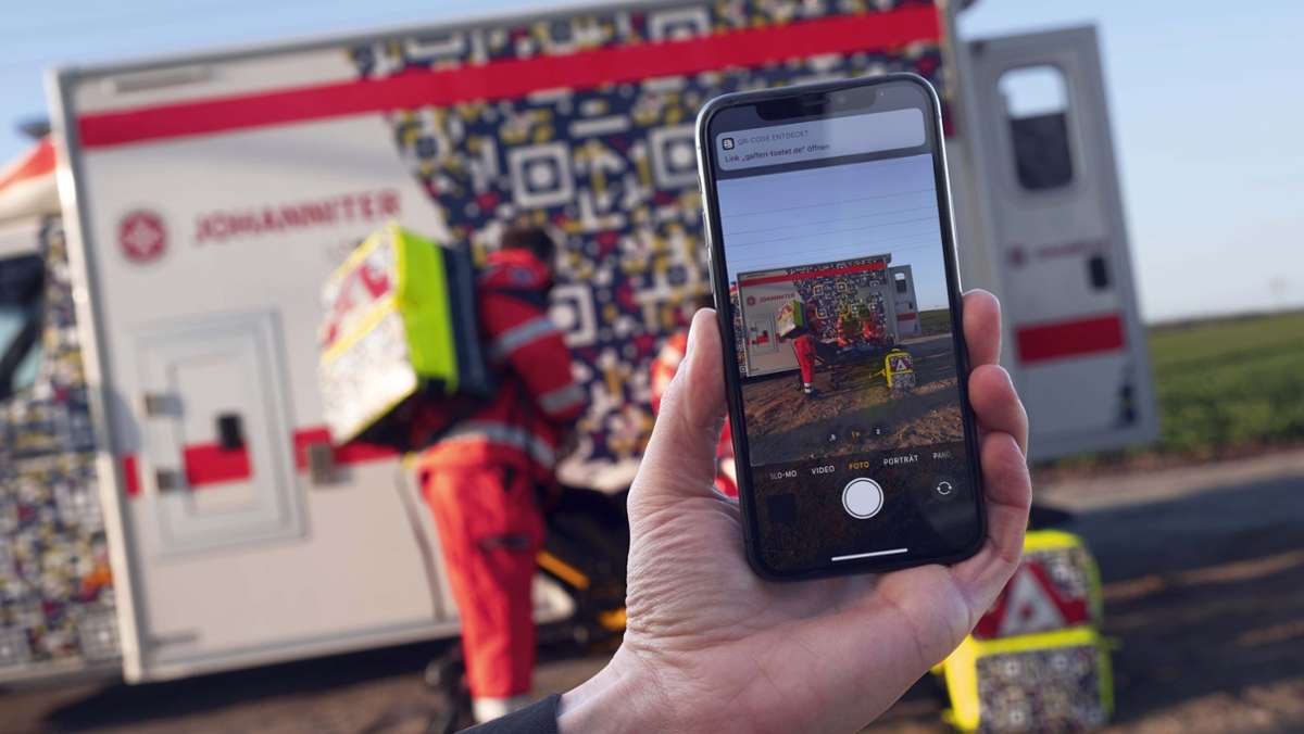 Projekt der Johanniter: QR-Code an Rettungswagen soll Unfall-„Gaffer“ abschrecken