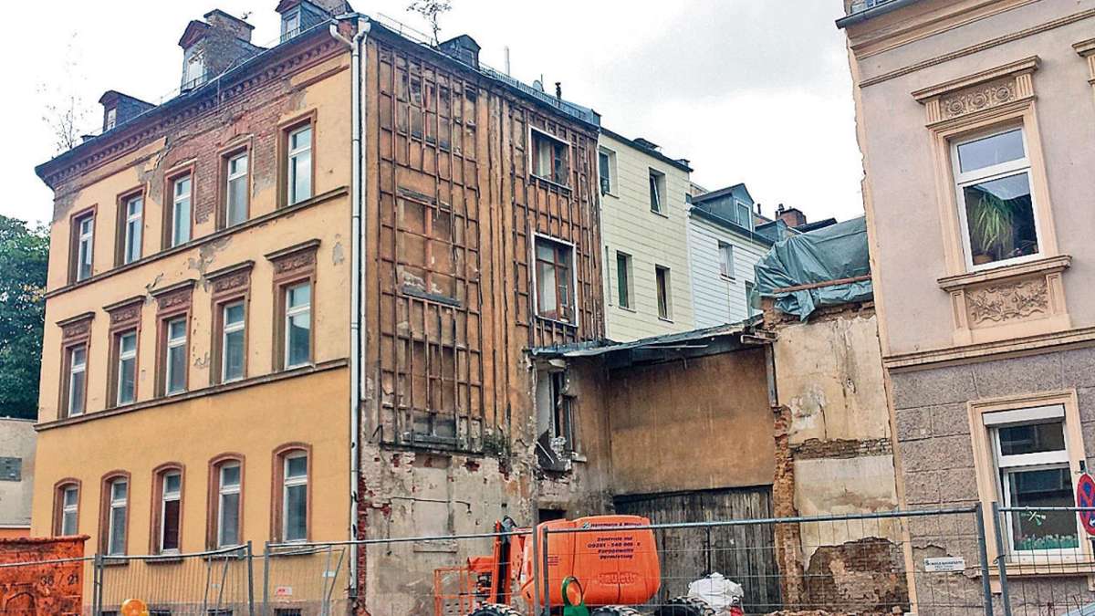 Hof: Marodes Gebäude verschwindet