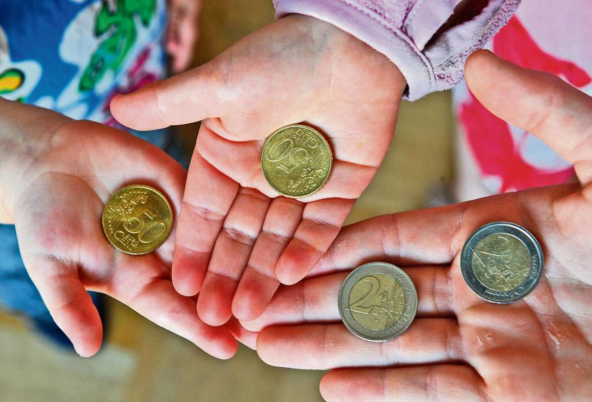 Zwei Euro Kindergeld mehr gibt es monatlich pro Kind seit dem 1. Januar.	Foto: Patrick Seeger/dpa Quelle: Unbekannt