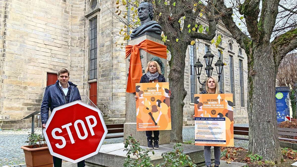 Gegen Gewalt an Frauen: Auch Jean Paul trägt Orange