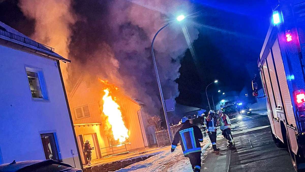 Brand in Schönbrunn: Wehren verhindern Schlimmeres