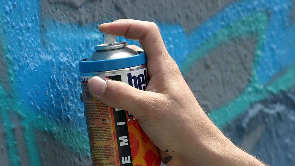 Hof: Graffiti-Sprayer auf frischer Tat ertappt