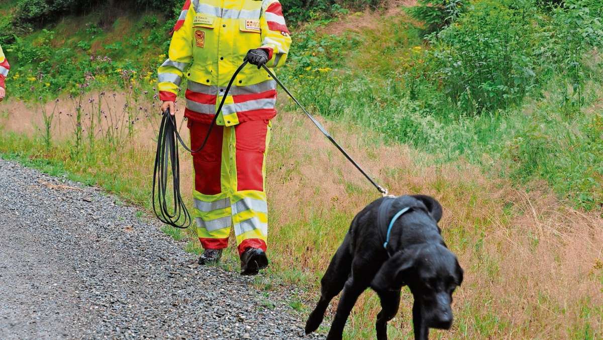 Länderspiegel: Rettungshund spürt vermisste Frau in Hof auf