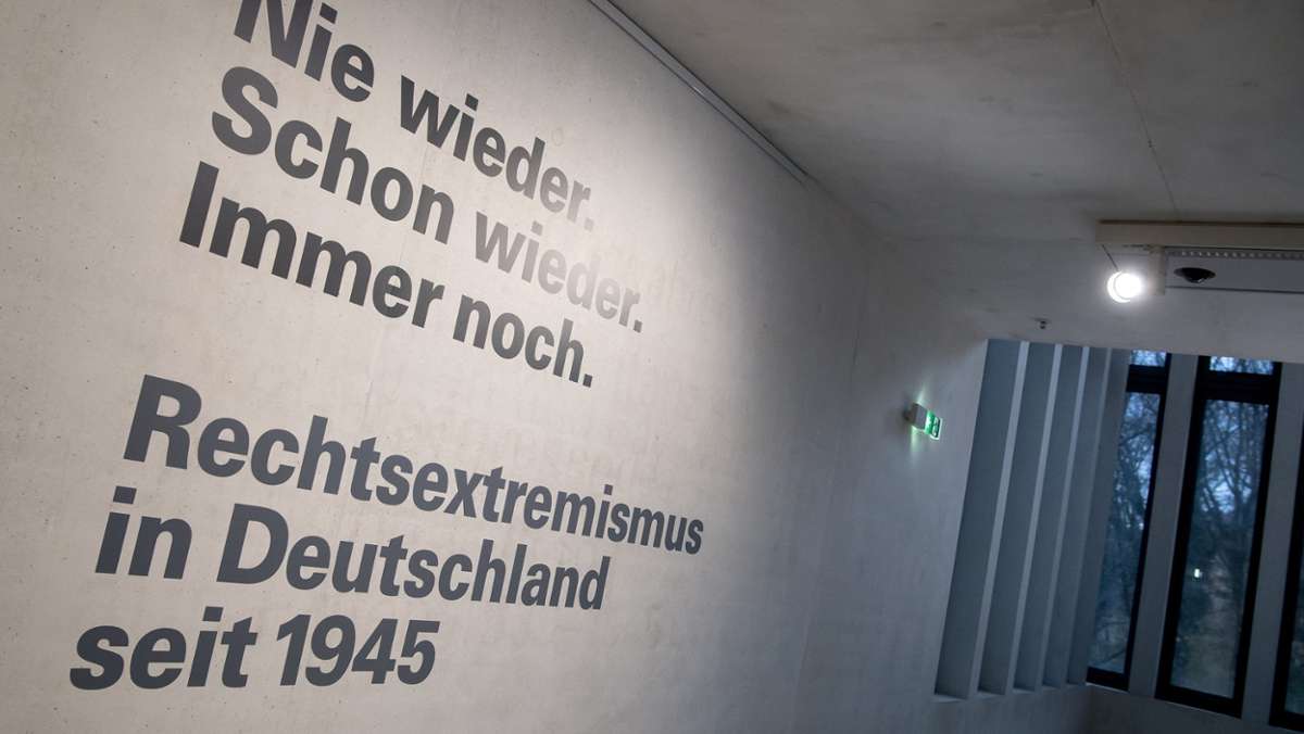 Kunst und Kultur: Rechtsextremismus 1945 bis heute: Sonderschau im Doku-Zentrum