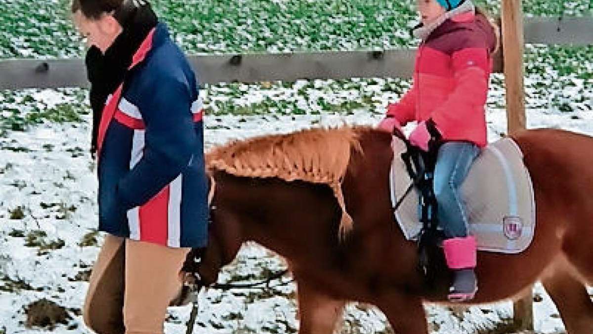 Rehau: Marie und Lea gewinnen Zeit mit Pferden