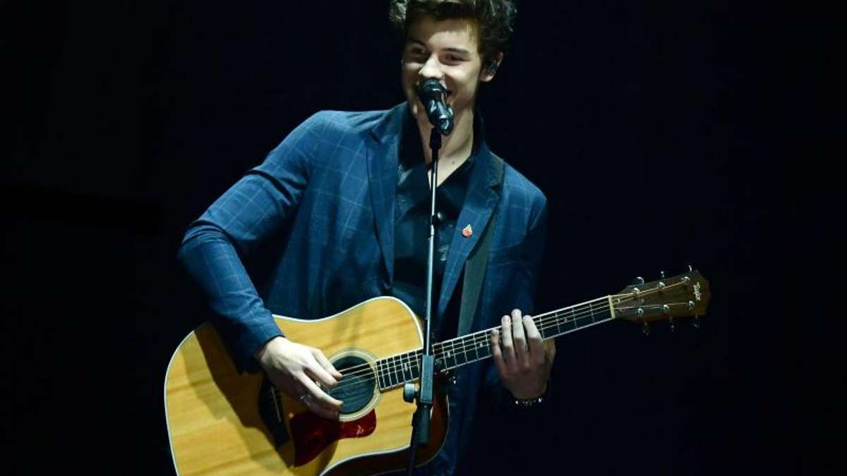 Kunst und Kultur: MTV Europe Music Awards: Gewinner Shawn Mendes feiert mit der Oma