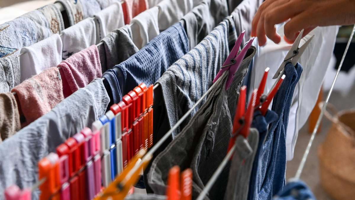 Von Wäscheständer: Unbekannter stiehlt hochwertige Kleidung