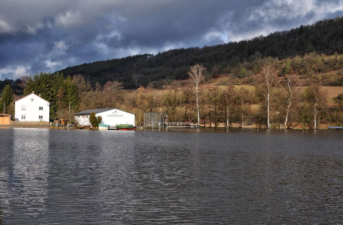 Ködnitz war in der Vergangenheit immer wieder von Hochwasser betroffen. Jetzt stellen sich einige Gemeindemitglieder die Frage, welchen Einfluss das geplante Gewerbegebiet auf den Pegelstand des Weißen Mains haben könnte. Foto: Klaus Rössner