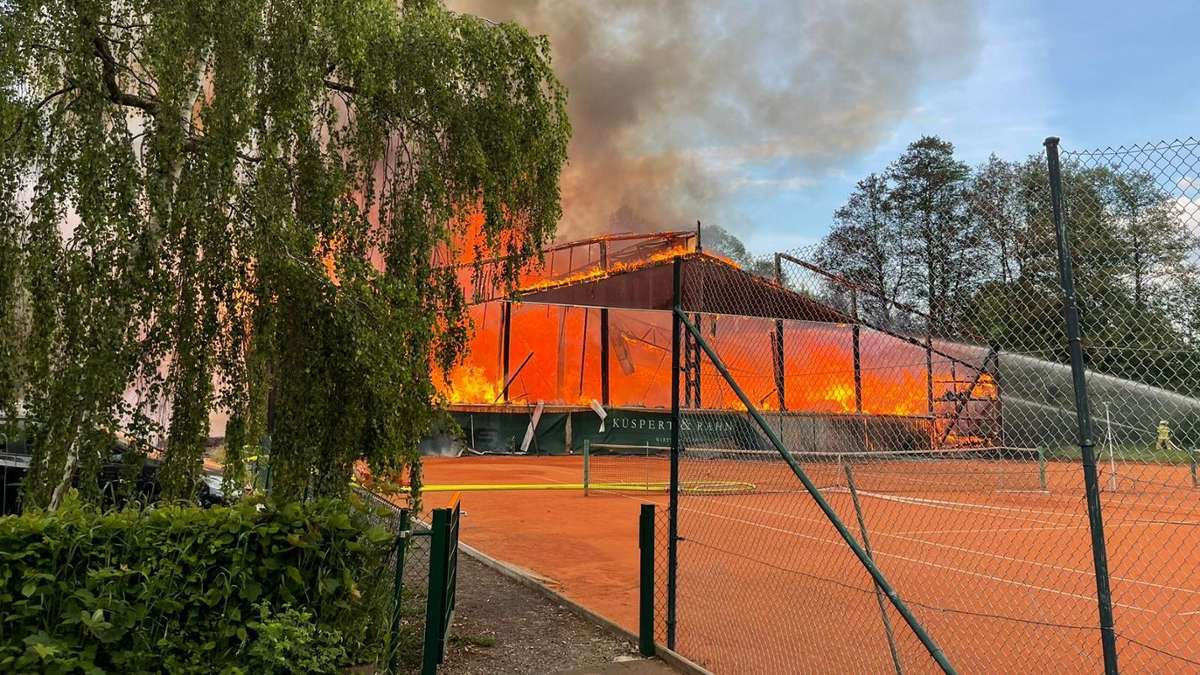 Nach Brand in Tennisclub: Aufruf: Die Kripo sucht nach Zeugen