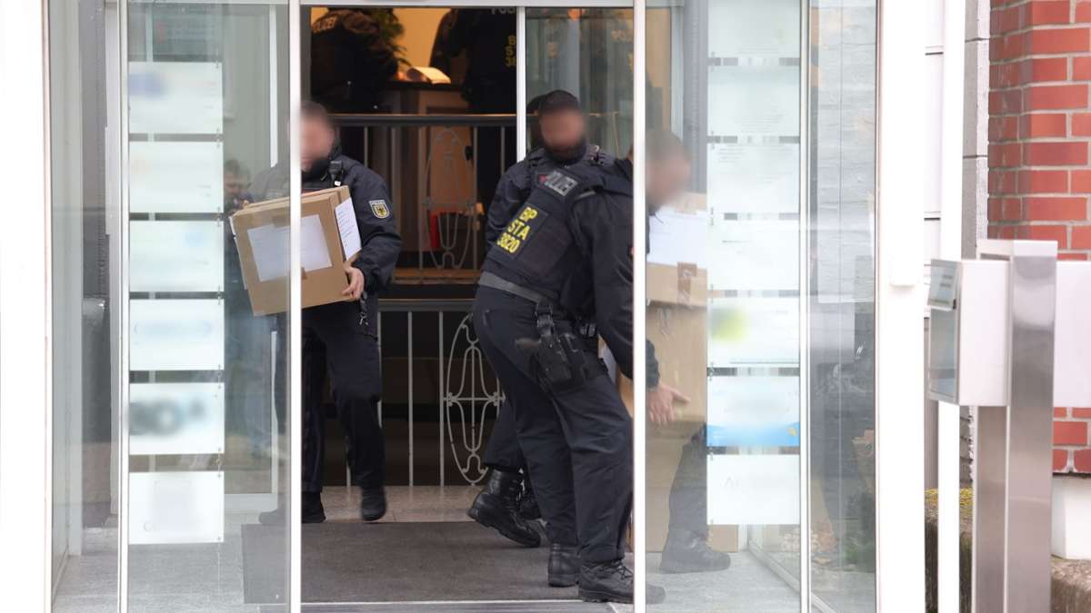 Kriminalität: Für 360.000 Euro nach Deutschland: Razzia gegen Schleuser