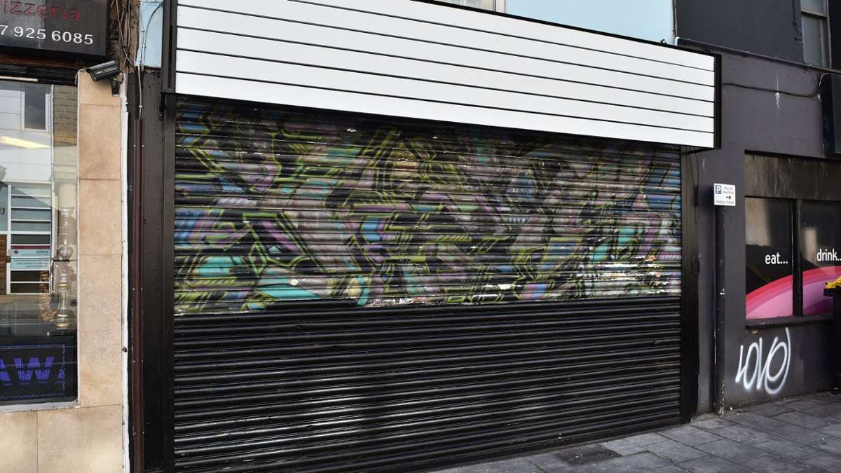 Kunst und Kultur: Ladenbesitzerin lässt Graffiti von Banksy übermalen