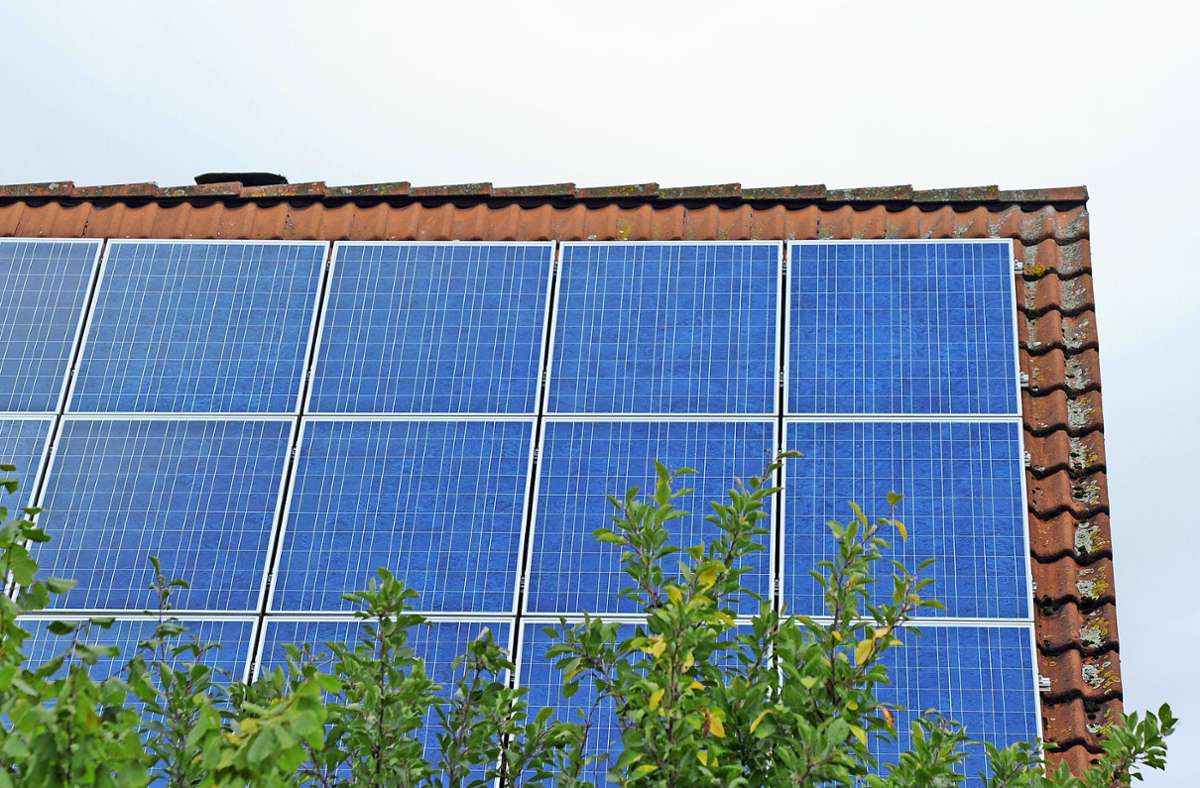 Die Bundesregierung will die Solarenergie ausbauen. Aber  es fehlen viele Fachkräfte, um das umzusetzen. Foto: dpa/Caroline Seidel