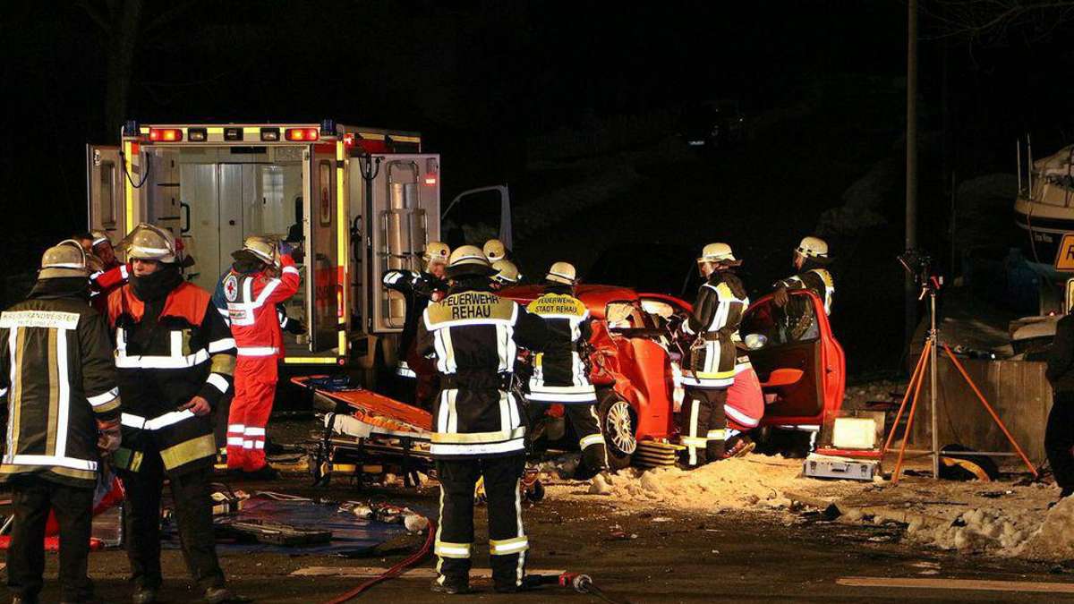 Rehau: Auto übersehen: fünf Schwerverletzte