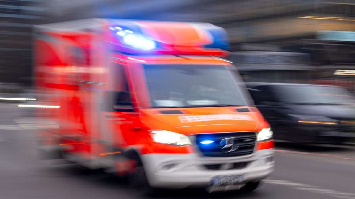 Landkreis Hildburghausen: 83-Jähriger von Traktor überrollt und schwer verletzt