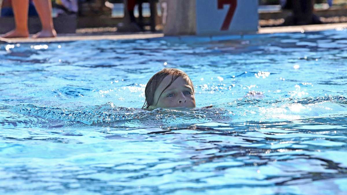 Wasserwacht und DLRG in Sorge: Verlernen Kinder wegen Corona das Schwimmen?