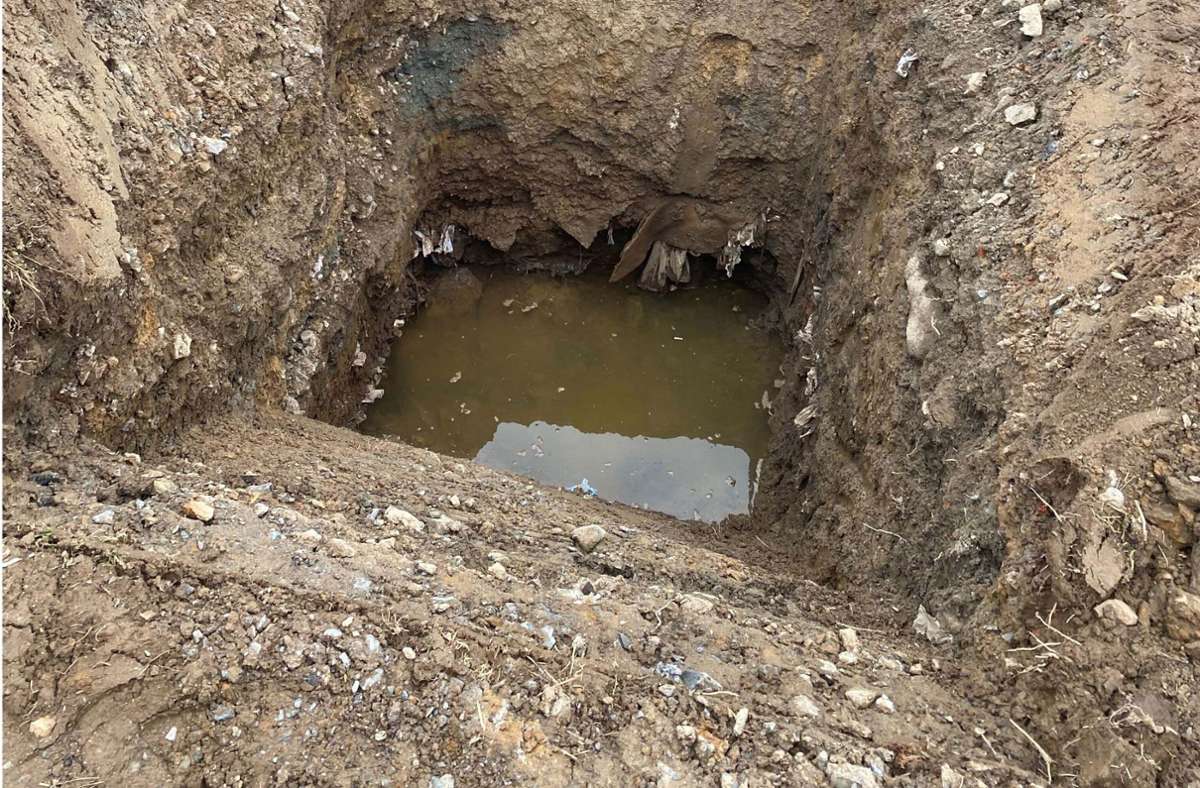 Müll im Untergrund: Im Baugebiet Wachhügel liegt eine frühere Hausmülldeponie begraben. Foto: SöGö (März 2022)