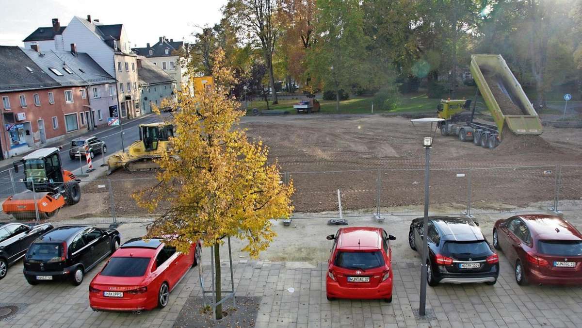 Marktredwitz: Vorübergehender Parkplatz am Park