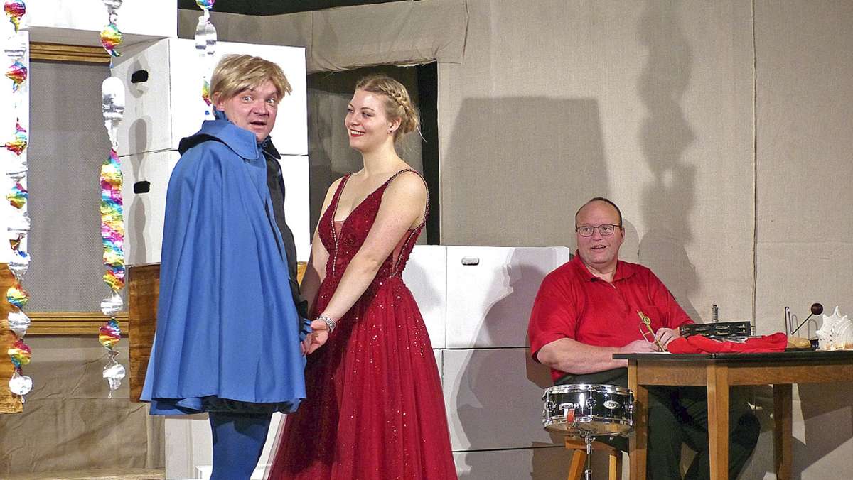 Theater in Untersteinach: Vorurteile überwinden und Applaus ernten