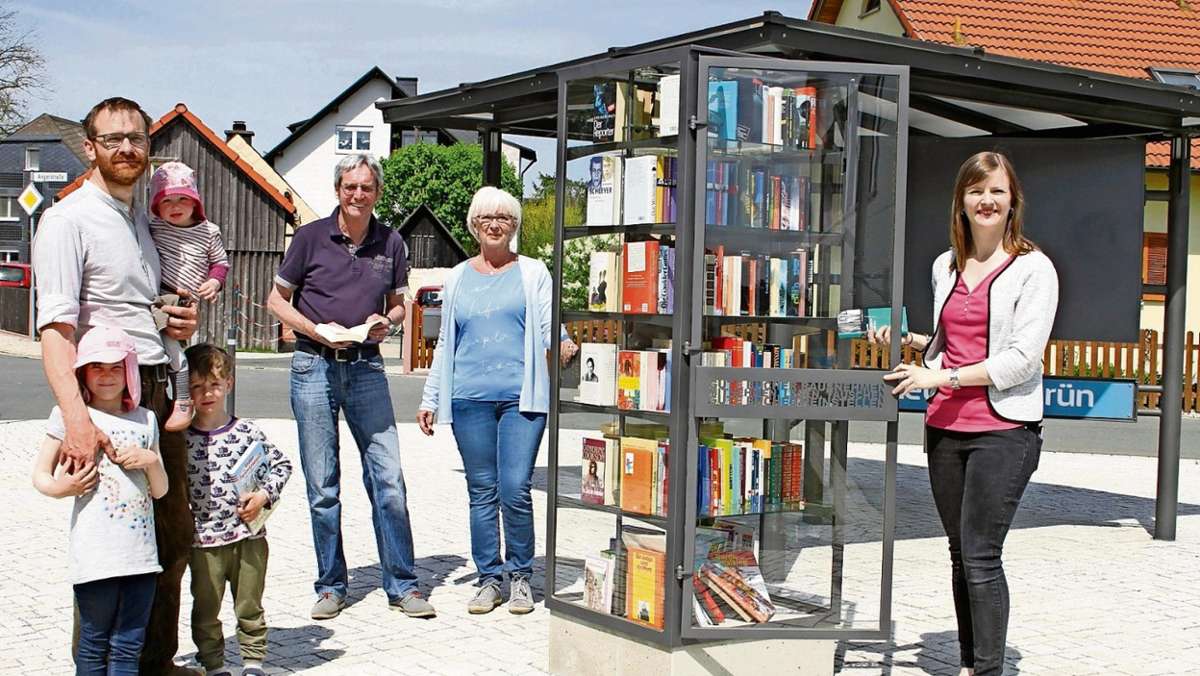 Hof: Neuer Bücherschrank lädt zum Lesen ein