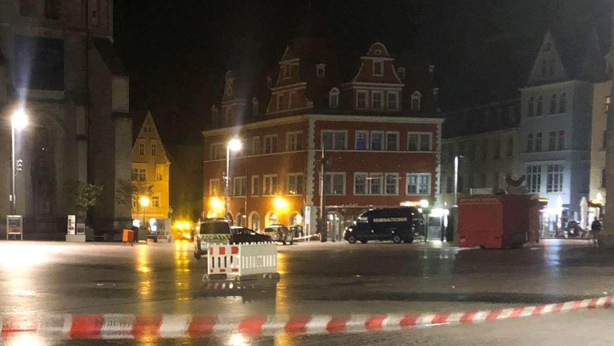 Polizeieinsatz in Halle: Explosion in Toiletten auf Marktplatz   – mehrere Verletzte