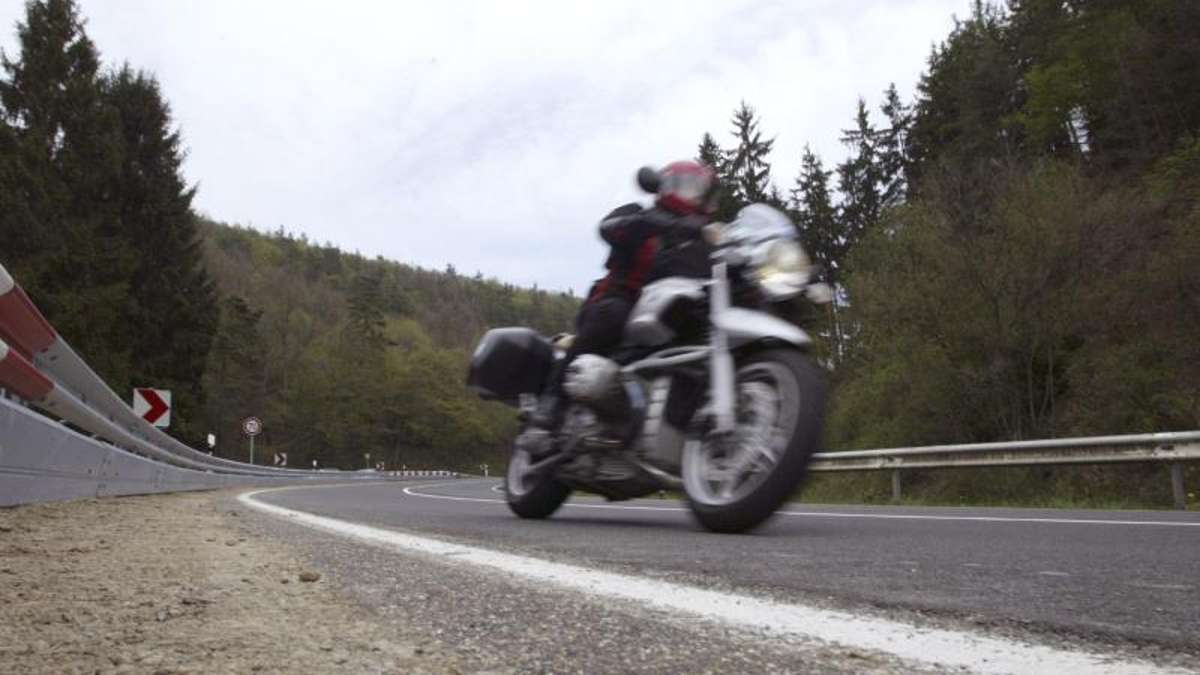B303: Motorradfahrer sind viel zu schnell: Führerschein weg