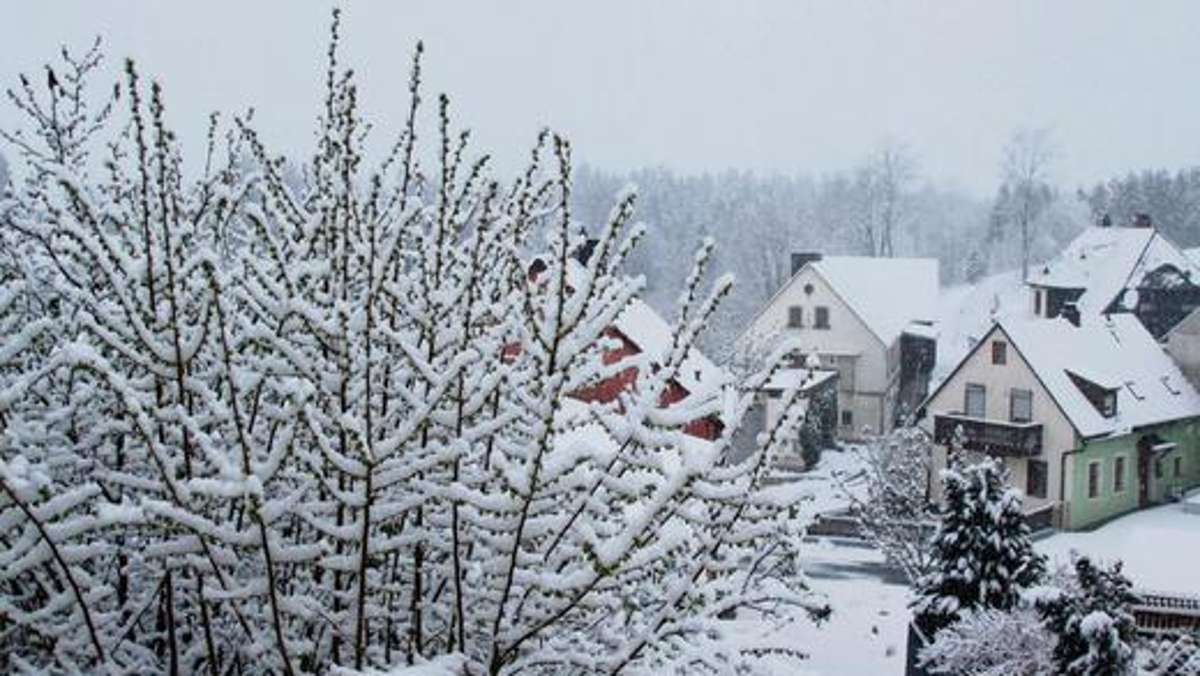 Kulmbach: Winterwetter stoppt Verkehr und Obstblüte