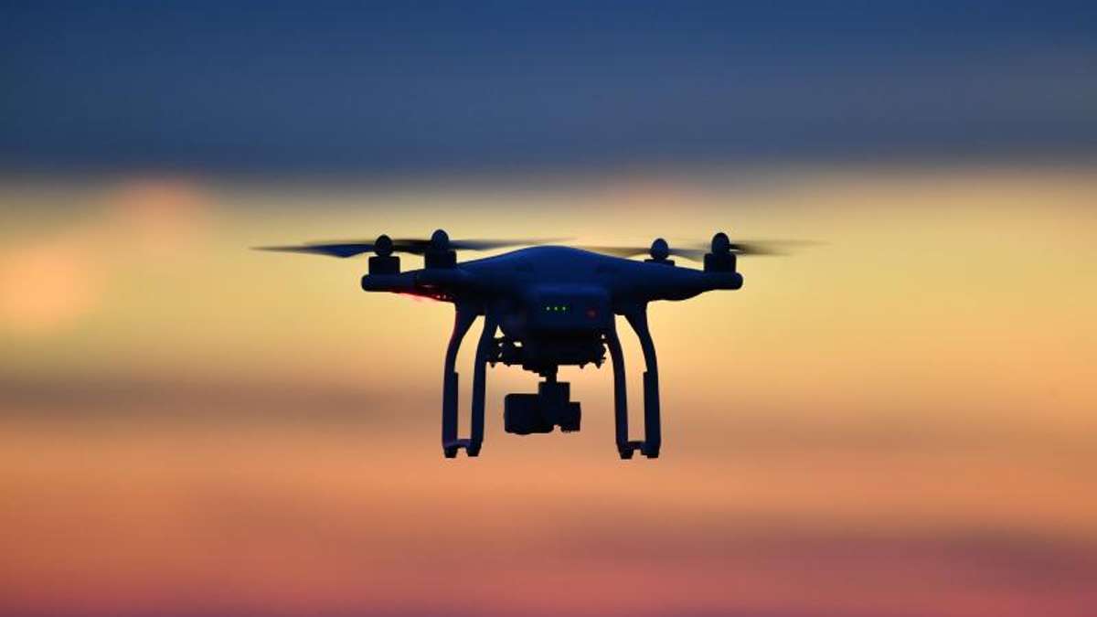 Stadtsteinach: Im Freibad: Drohne fliegt über Badegäste hinweg