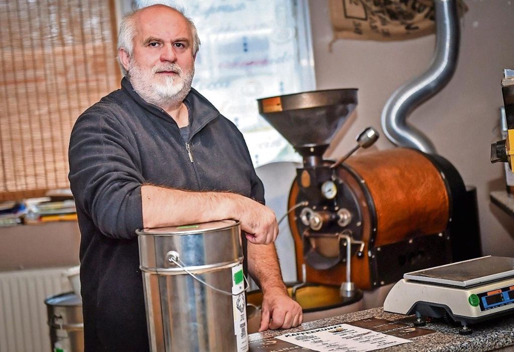 Rainer Flügel betreibt die einzige private Kaffeerösterei im Landkreis Wunsiedel - allerdings bald nicht mehr in Selb, sondern in Höchstädt. Foto: Florian Miedl